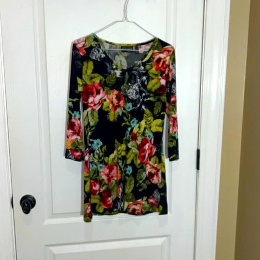 Attitudes by Renee floral tunic top 3/4 sleeves